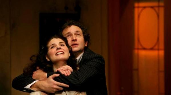 dan puric daca vrei sa cuceresti un popor nu trebuie sa vii cu armata peste el este suficient sa i tai radacinile si privirea spre cer