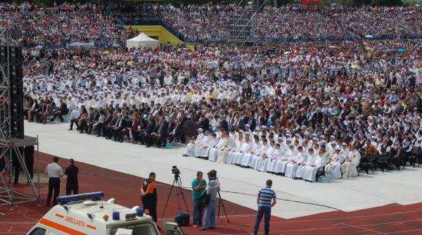 slujba de beatificare a episcopului martir anton durcovici a transformat iasiul in capitala credintei o adevarata mecca a pelerinilor catolici
