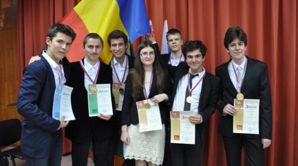 i am batut pe rusi la ei acasa elevii romani au obtinut cinci medalii de aur o medalie de argint o medalie de bronz pe echipe la olimpiada