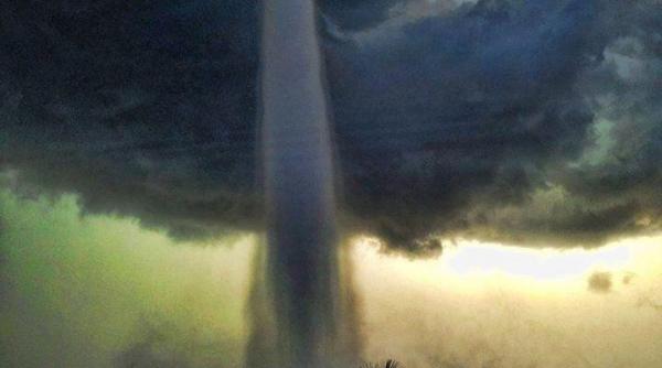 foto tromba de apa spectaculoasa in tampa bay