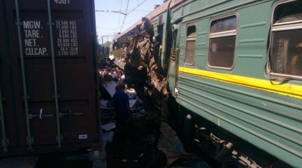 accident feroviar in rusia un tren de pasageri s a ciocnit cu un marfar in apropiere de moscova