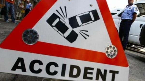 accident rutier pe bulevardul marasesti doi politisti aflati in misiune au fost transportati la spital
