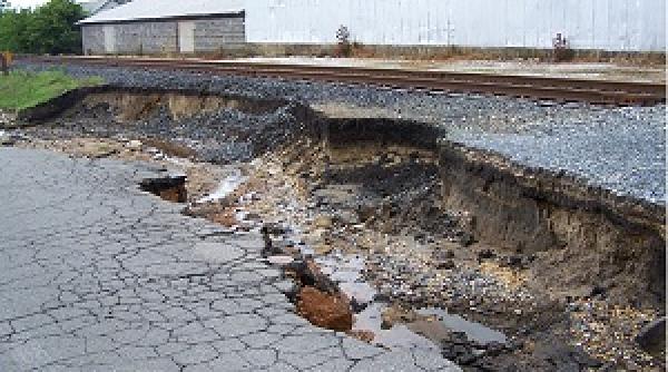 inunda ii circulatia feroviara pe ruta babeni berbesti oprita de urgen a