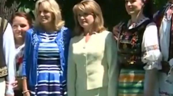 maria basescu si sotia vicepresedintelui sua in vizita la muzeul satului din capitala