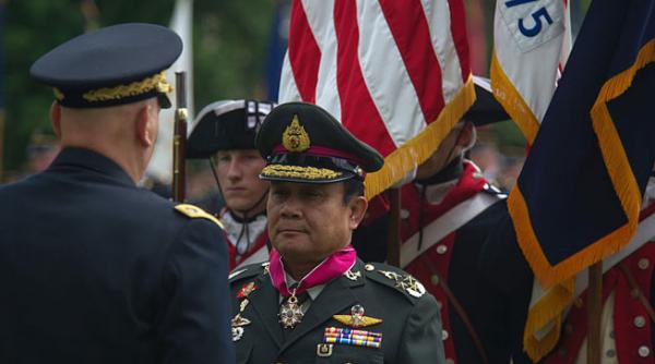 thailanda seful armatei a anuntat lovitura de stat in direct la televiziune