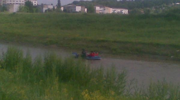 cu barca la votul pentru europarlamentare un cuplu a sosit de la targu frumos la iasi pentru a se prezenta la urne