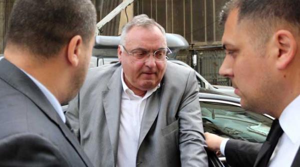 presiuni politice in favoarea lui adamescu premierul ponta a vorbit despre cum patronul astra asigurari controla de ani de zile controlul asigurarilor reprezentat de csa si ulterior asf