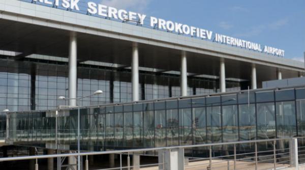aeroportul din donetk inchis dupa un raid al separatistilor prorusi