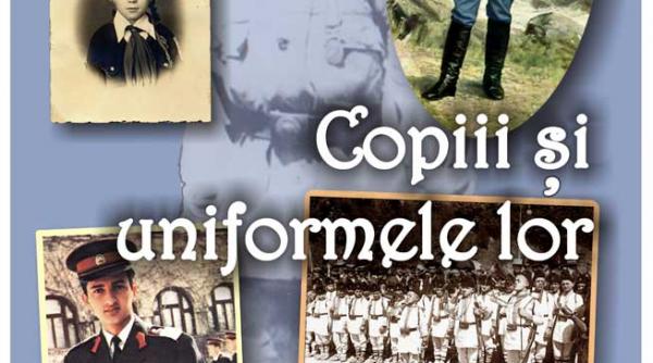 expozitie copiii si uniformele lor