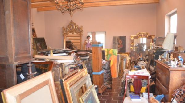 un gurlitt de romania sute de tablouri unele cu semnatura unor mari pictori ridicate dintr o comuna din judetul satu mare