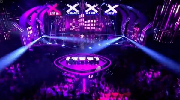 un roman a provocat isterie la britain s got talent juratii s au luat la cearta unul dintre ei primind un pahar cu apa in fata video