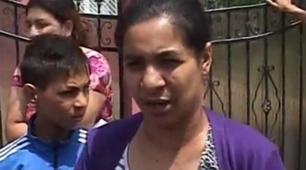 izaura fiica lui bercea mondial catre mircea basescu mi ai luat banii nasule tata mananca de la cantina si dumneata mananci din banii lui