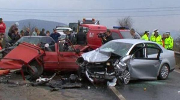 accident grav in arad soldat cu trei morti dn7 este blocat