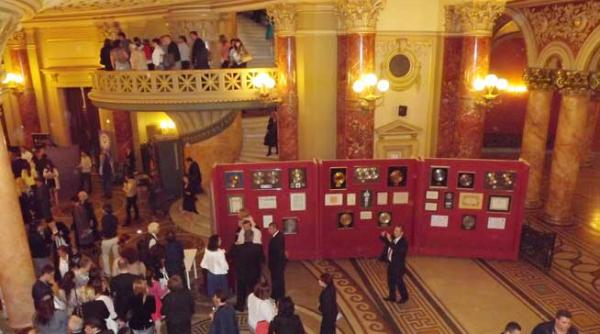 zamfir 50 de ani pe scena un eveniment emotionant in sunet de nai si muzica fara varsta