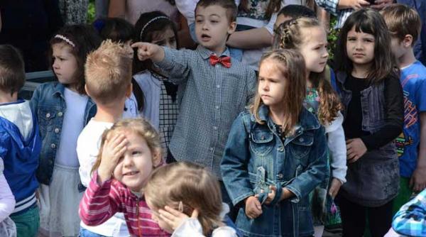 peste 3 000 de copii si adulti s au prins in joaca de a copilaria la tvr de 1 iunie