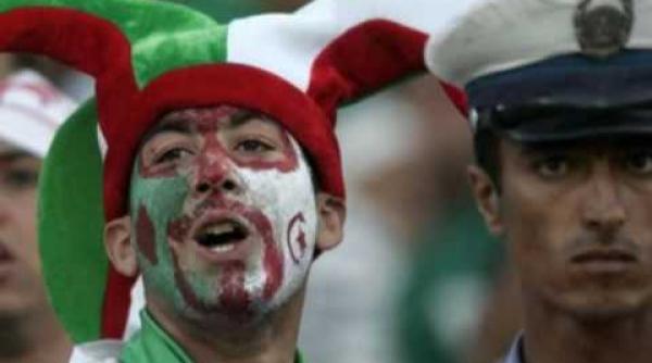 amicalul romania algeria intrerupt in minutul 43 dupa ce suporterii algerieni au aruncat cu obiecte in teren