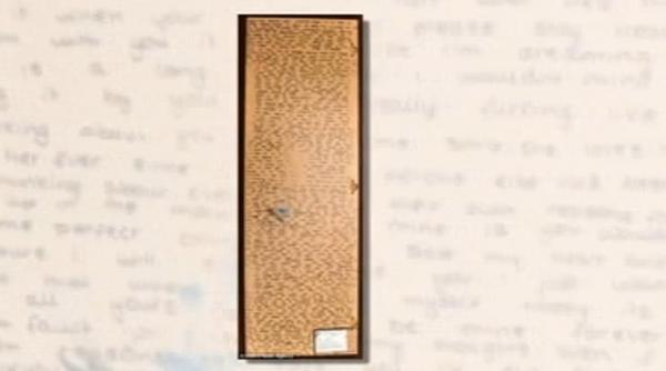 inainte de a muri o fata de 12 ani a lasat un mesaj secret pe spatele oglinzii parintii tinerei in stare de soc video