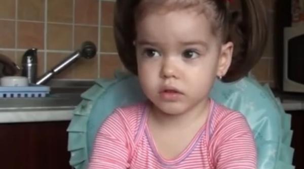 va amintiti de anastasia fetita cu luceafarul la 4 ani mama ei a filmat o cand face exercitii de dictie