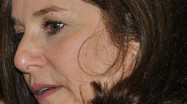 actrita debra winger la tiff problema exploatarii gazelor de sist este una foarte serioasa