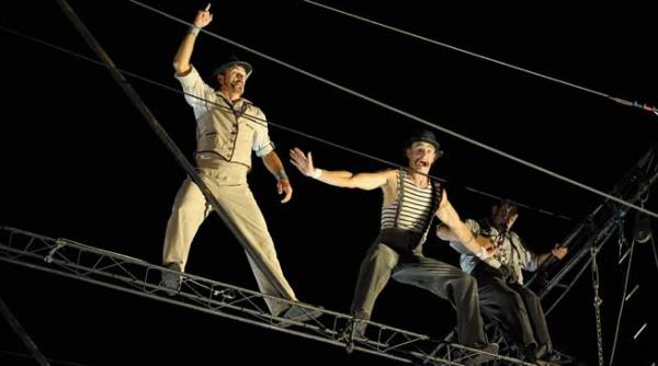 cetatea dominata de artele spectacolului