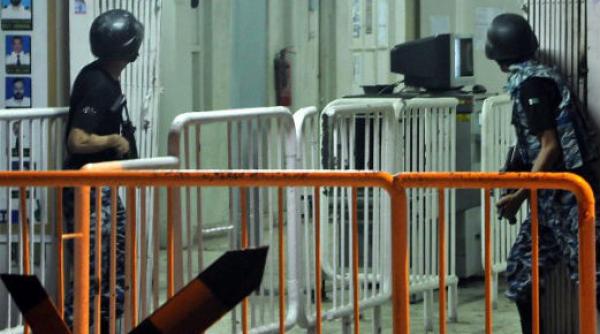 atac terorist asupra aeroportului din karachi 23 de oameni au murit