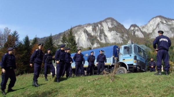hunedoara un barbat si a pierdut nevasta si copilul pe munte s a oprit la o discutie si le a spus s o ia inainte
