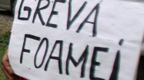 revolutionari grevisti ai foamei protest in fata guvernului