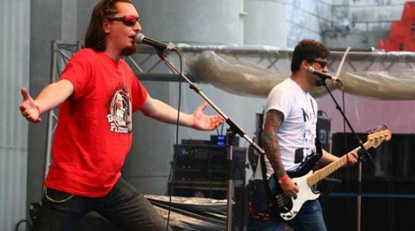 tapinarii niste baieti si coma canta pe 11 iunie