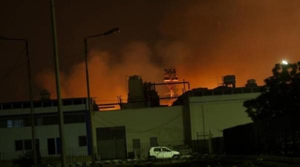 violentele s au reluat in pakistan pe aeroportul din karachi 24 de oameni au murit dupa un atac al insurgentilor