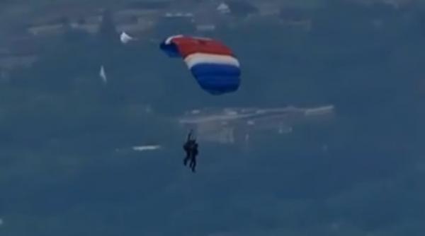 fostul presedinte american george bush a sarit cu parasuta in ziua in care a implinit 90 de ani