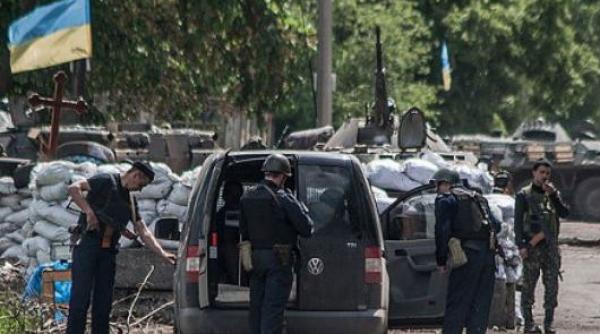 doi ziaristi rusi retinuti de serviciile secrete ucrainene