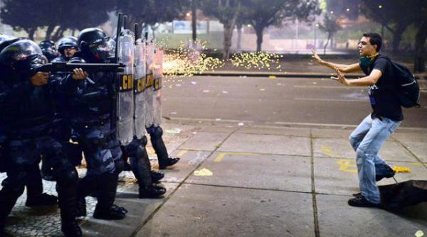 cm 2014 200 de anarhisti au incercat sa patrunda pe stadionul maracana