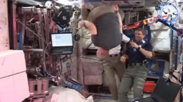 video cum se joaca fotbal in spatiu la bordul iss