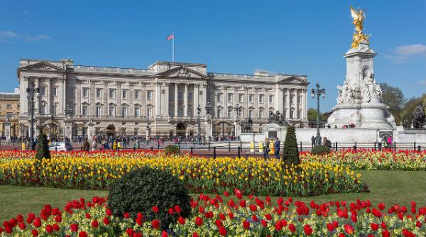 panica la buckingham coreea de nord a felicitat o pe regina de ziua ei analistii chemati sa lamureasca evenimentul