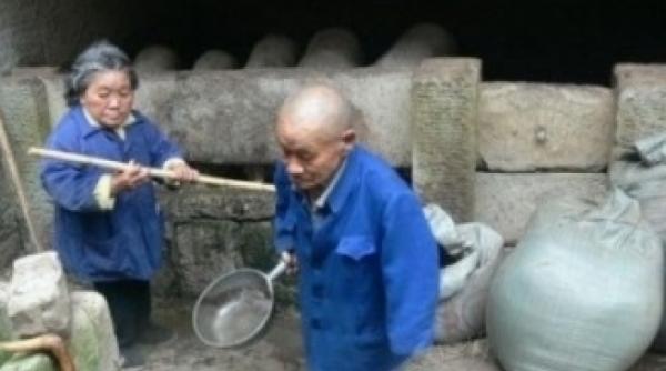 satucul iesit din comun toti locuitorii sunt blestemati