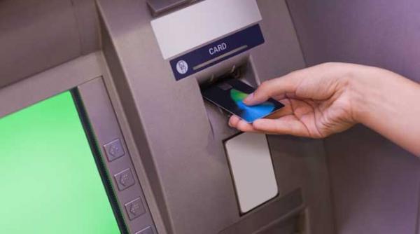 utilizarea cardurilor reduce economia subterana