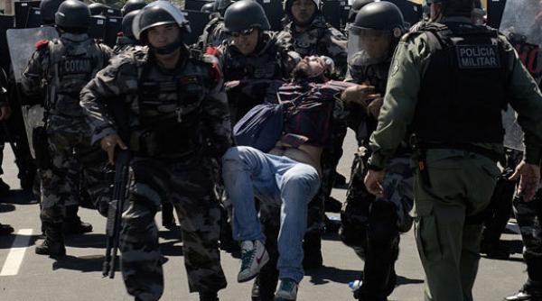 ciocniri violente pe strazile din fortaleza inaintea meciurlui brazilia mexic