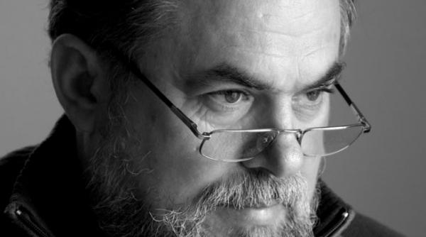 ne uitam prin gaura cheii de la usa iadului