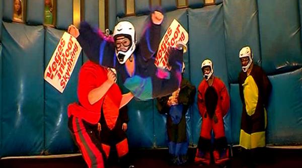 skydiving la burlacita andreea manta si a facut curaj si a plutit in aer