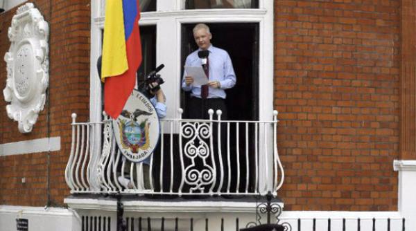 cm 2014 refugiat in ambasada ecudorului la londra assange se declara fan al tarii care i a acordat azil politic
