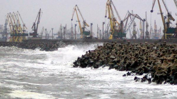 furtuna puternica in constanta toate porturile maritime sunt inchise