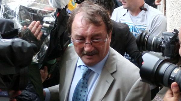 referat dna mircea basescu s a folosit de calitatea sa de membru al familiei prezidentiale