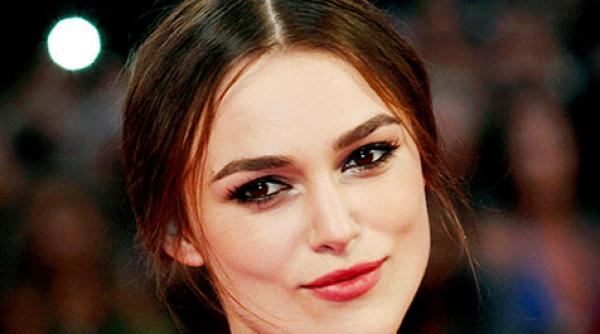 actrita britanica multimilionara keira knightley traieste cu 50 000 de dolari pe an deoarece banii te alieneaza