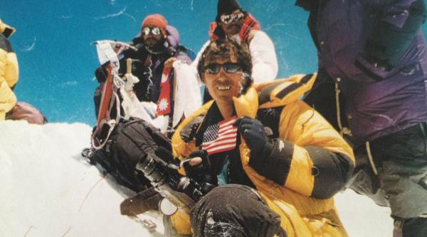 tragedii pe everest povestite de romanul ce a urcat noua ani la rand pe acoperisul lumii