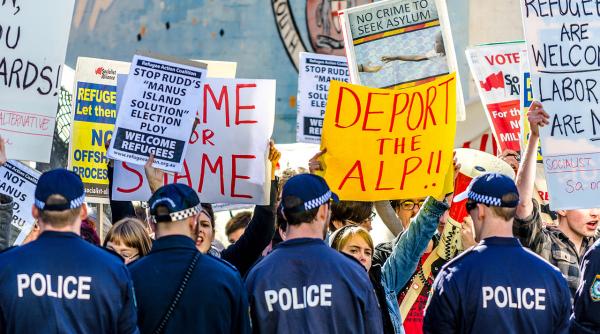 astralienii ii platesc pe imigranti sa plece de unde au venit