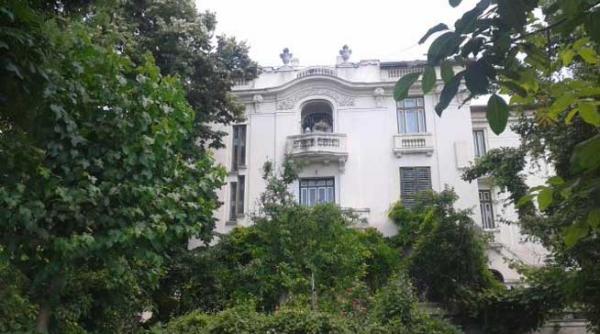 mircea basescu si a lasat masina in curtea lui ghiulbenghian