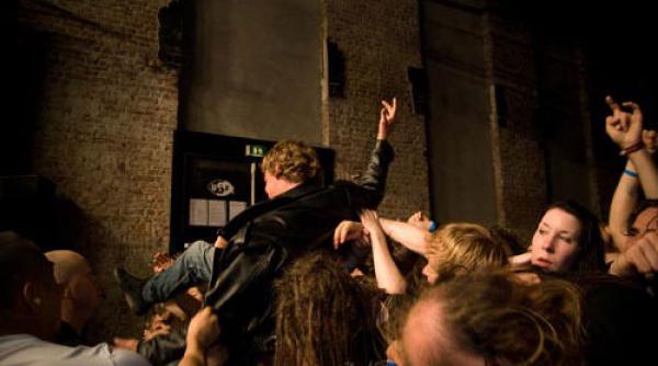 handel concert meloman aruncat public