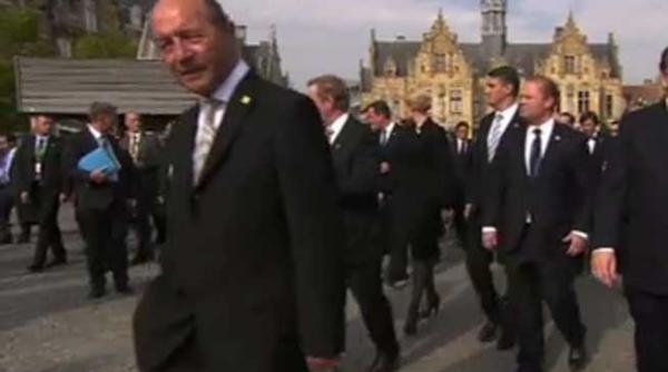video traian basescu la bruxelles presedintele romaniei mai avea putin si era evitat si de covorul rosu