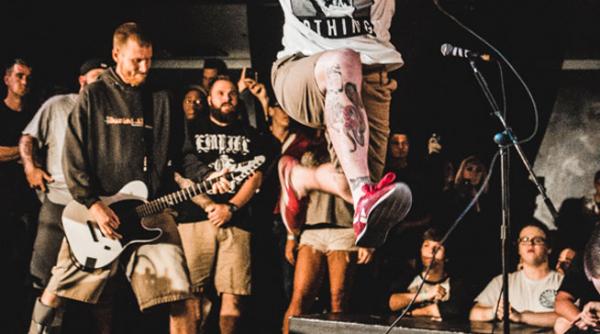 concert stick to your guns in fabrica
