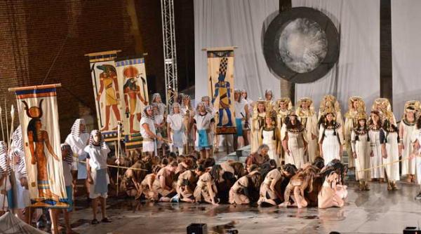 aida de verdi superproductie in piata unirii din cluj